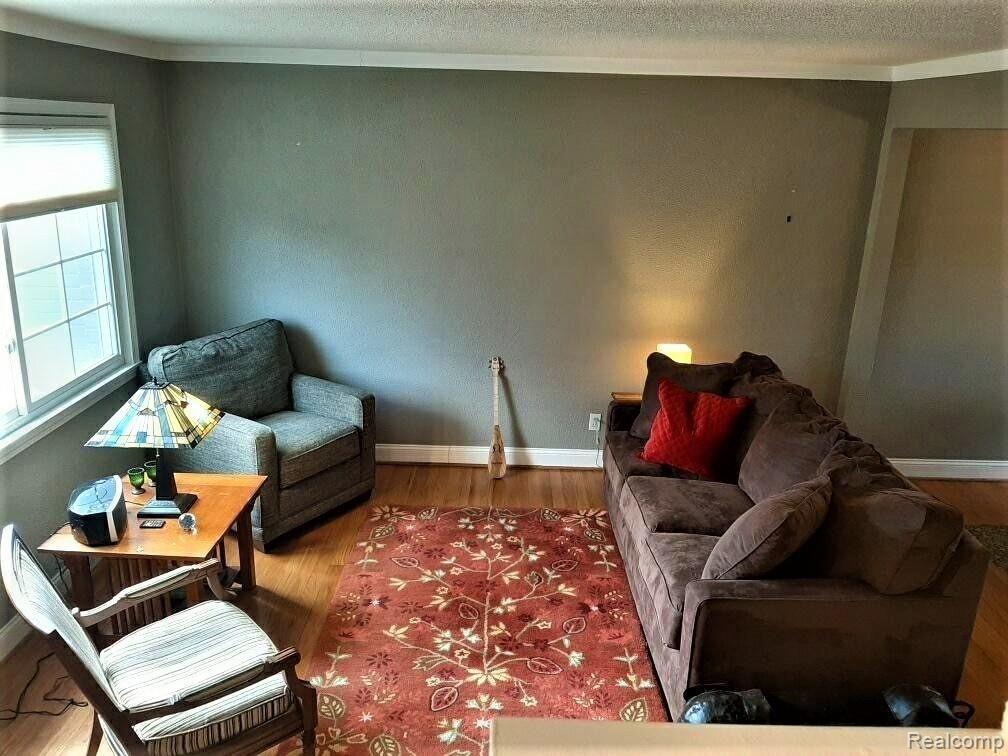 1652 Graefield Road, Unit 71 Birmingham, MI 48009 - Photo 4 of 18 Light Filled Large Living Room