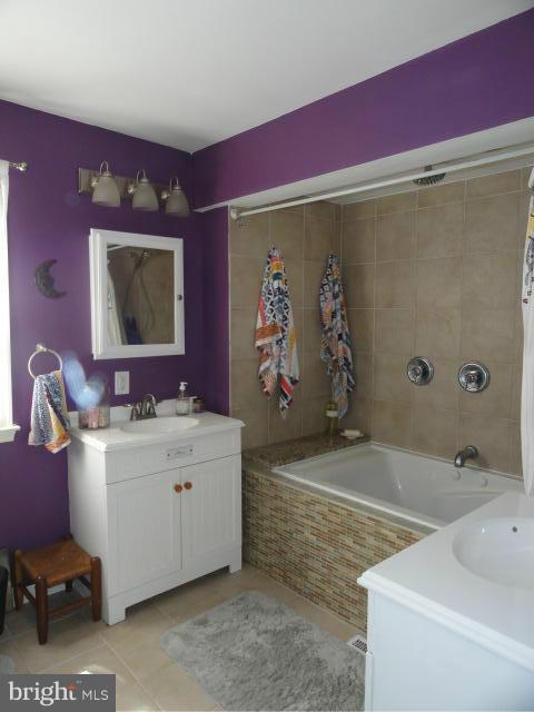 403 Paradise Road Riva, MD 21140 - Photo 20 of 22 a bathroom with a tub sink and mirror