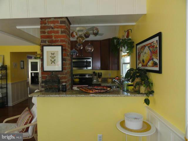 403 Paradise Road Riva, MD 21140 - Photo 4 of 22 a room with musical instruments
