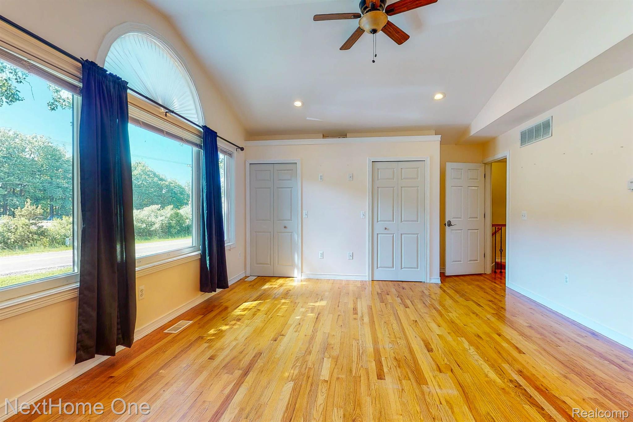 4619 Culver Road Brighton, MI 48114 - Photo 11 of 33 soaring ceilings - primary bedroom