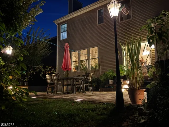 $1,055,000 | 8 Comstock Lane, Skillman, NJ 08558