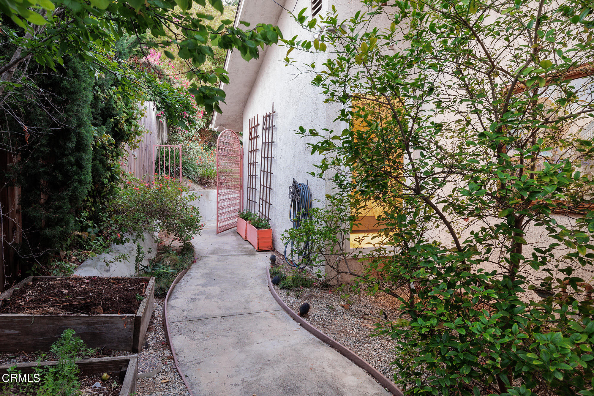 165 Malcolm Drive Pasadena, CA 91105 - Photo 23 of 24 side yard web