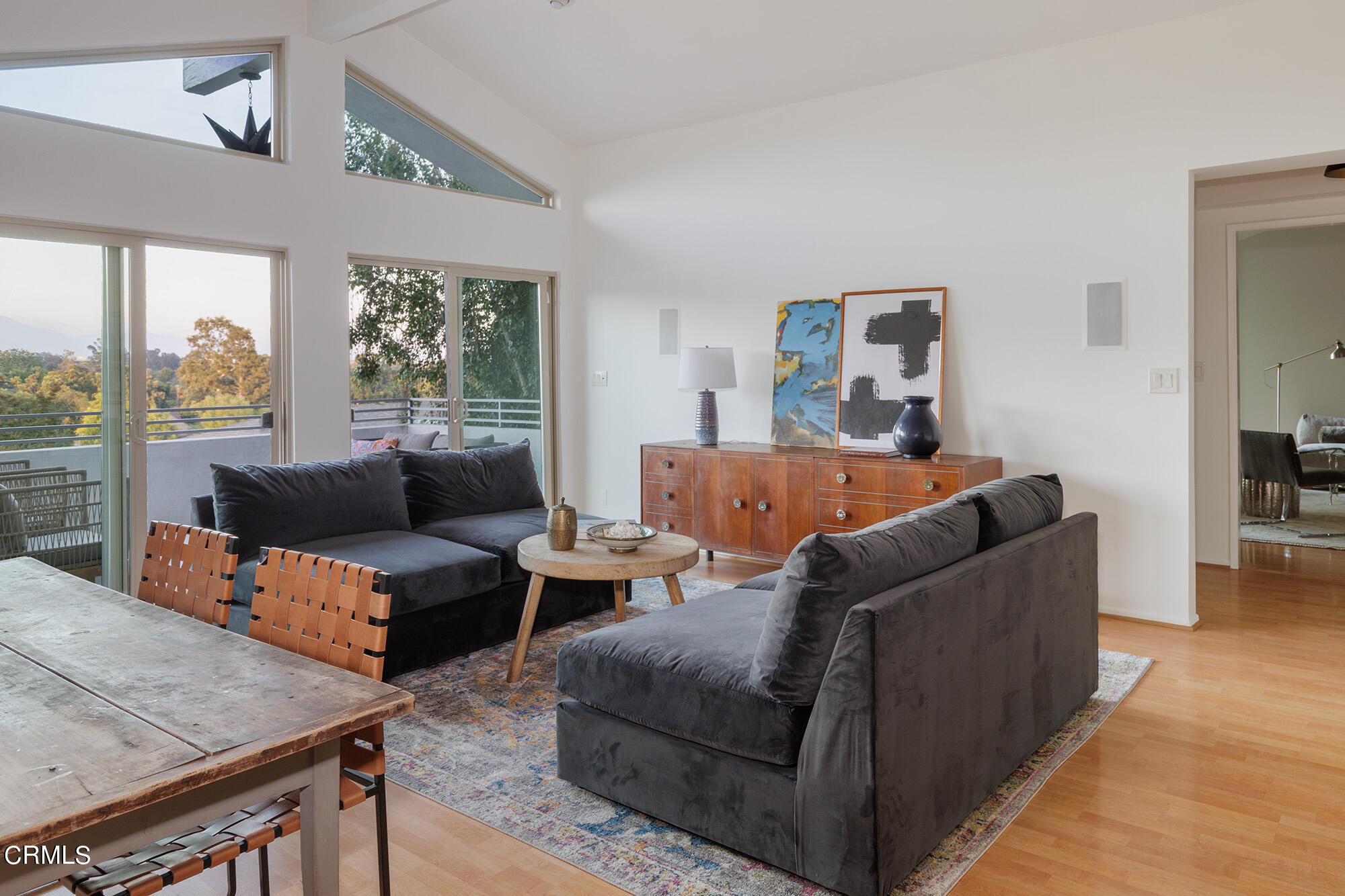 165 Malcolm Drive Pasadena, CA 91105 - Photo 4 of 24 family rm 2 web