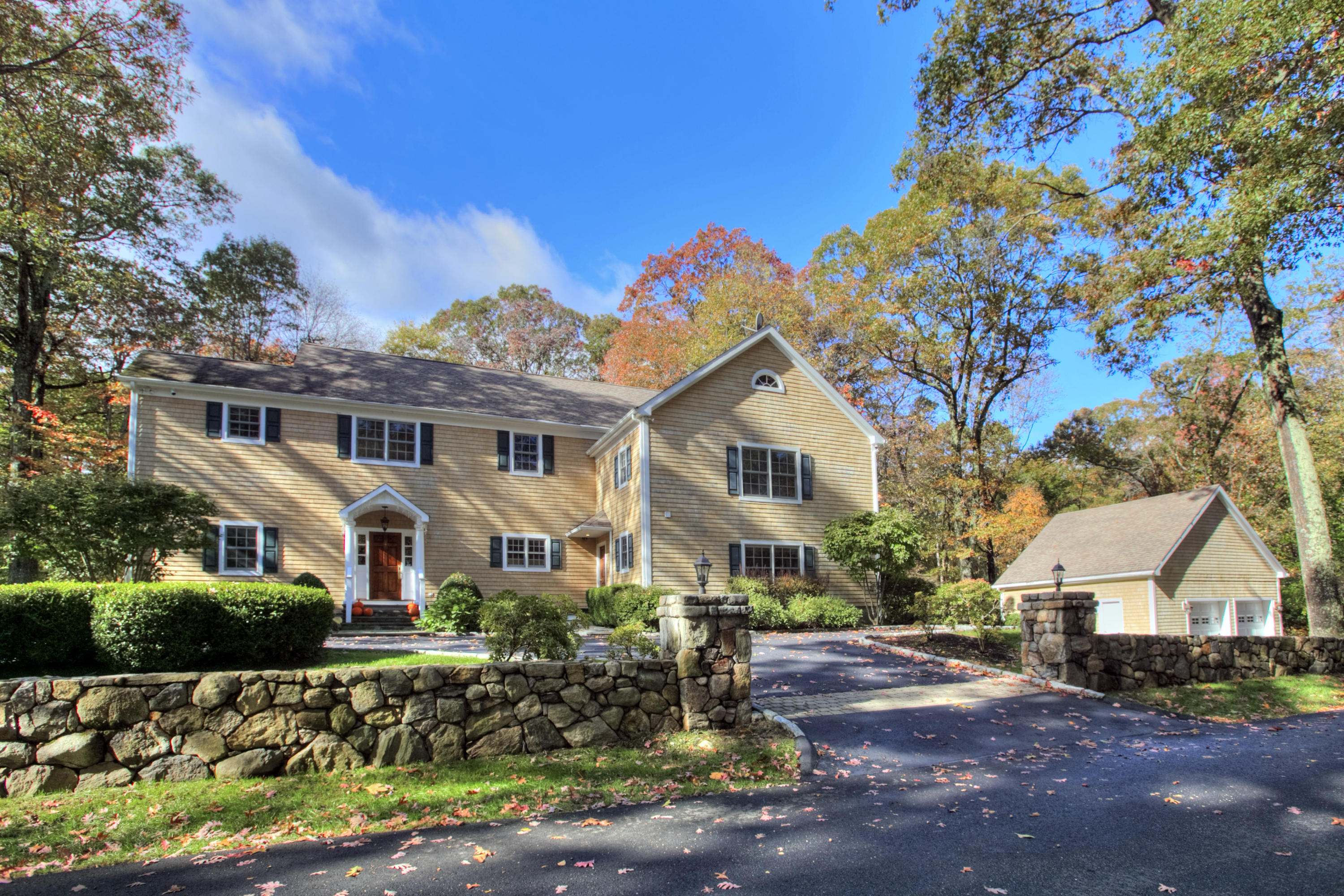 74 Journeys End Road New Canaan, CT 06840 - Photo 26 of 26 With garage