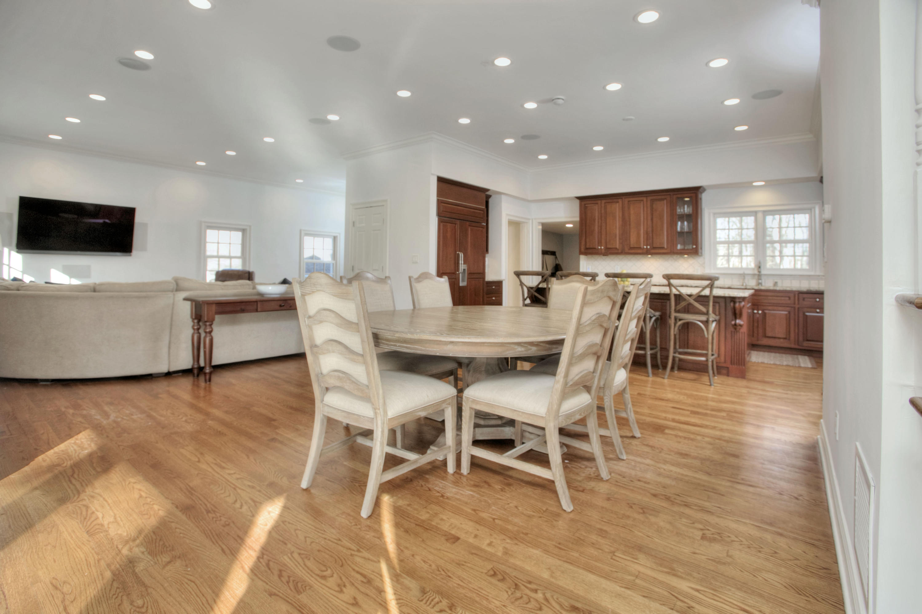 74 Journeys End Road New Canaan, CT 06840 - Photo 9 of 26 Breakfast