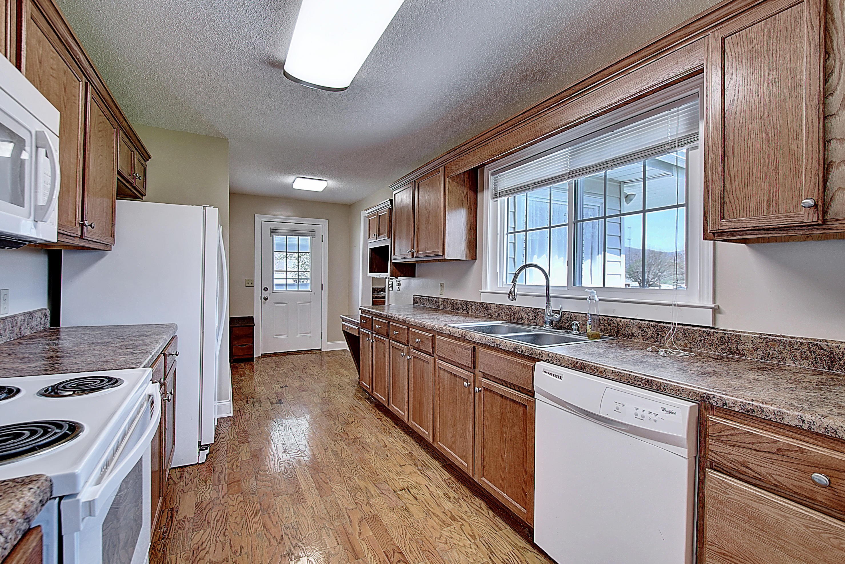 371 Mountainview Road Erwin, TN 37650 - Photo 15 of 33 DSC_0579_80_81_82