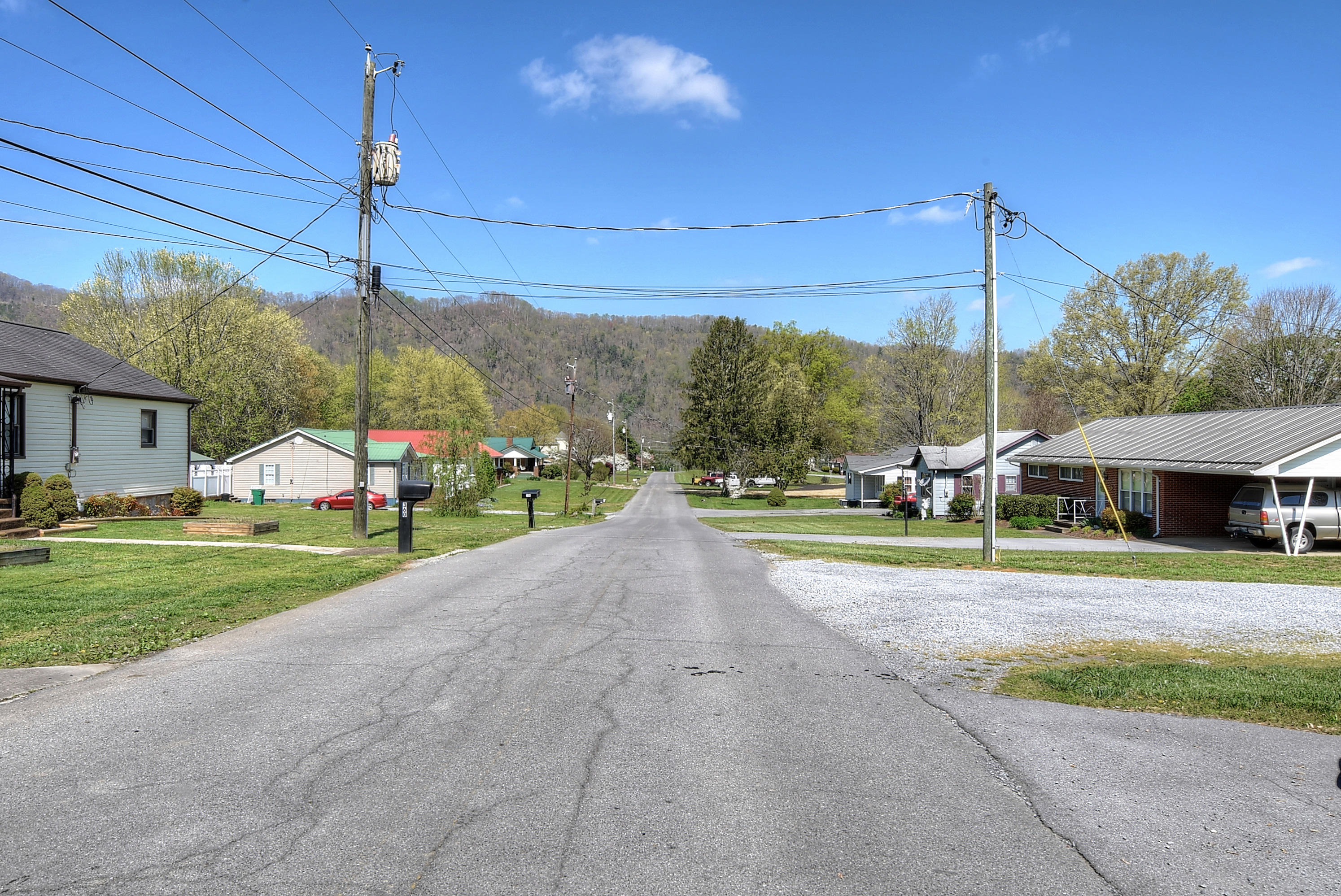 371 Mountainview Road Erwin, TN 37650 - Photo 4 of 33 DSC_0534_5_6