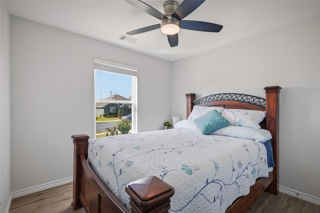 105 Thode Street Whitesboro, TX 76273 - Photo 19 of 28 a bedroom with a bed and a window