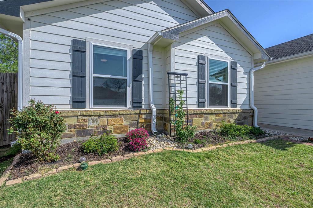 105 Thode Street Whitesboro, TX 76273 - Photo 2 of 28 a front view of a house with garden