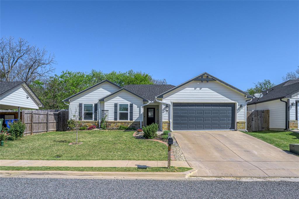 105 Thode Street Whitesboro, TX 76273 - Photo 26 of 28 front view of a house with a yard