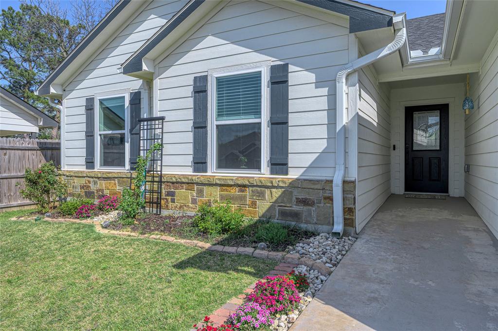 105 Thode Street Whitesboro, TX 76273 - Photo 9 of 28 a front view of a house with a yard