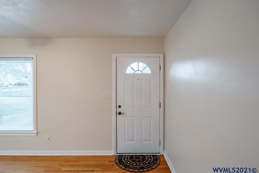 1094 Southwest 14th Avenue Albany, OR 97321 - Photo 3 of 32