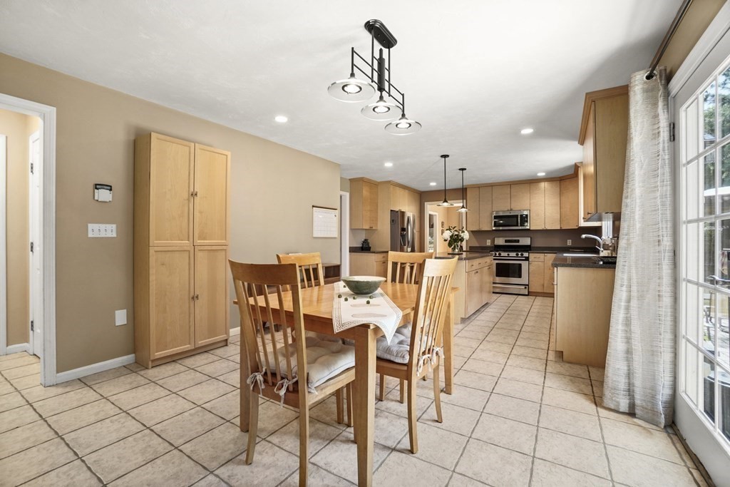 15 Sullivan Way Canton, MA 02021 - Photo 11 of 41 Gallery Image 11
