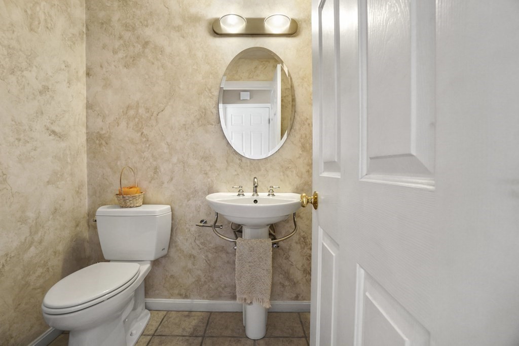 15 Sullivan Way Canton, MA 02021 - Photo 7 of 41 Gallery Image 7