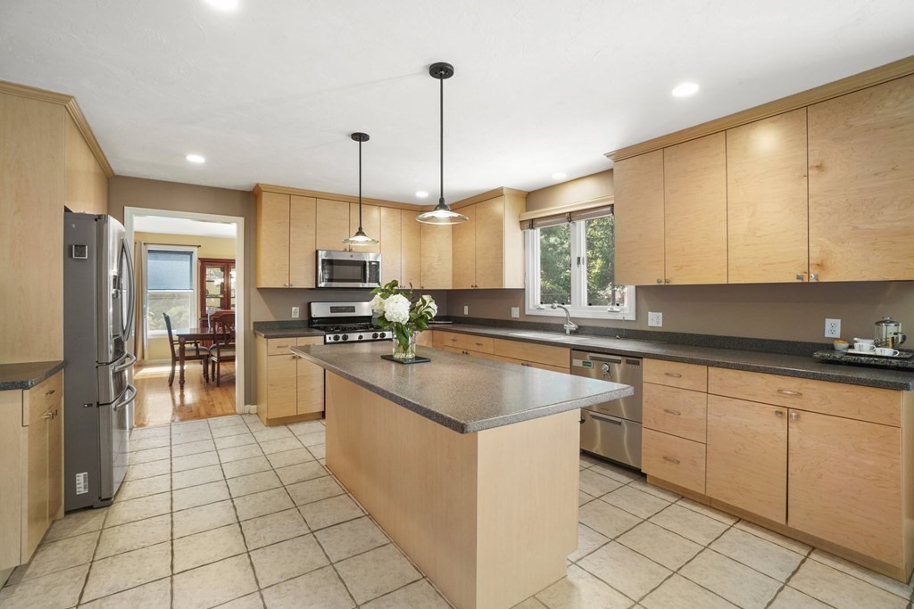 15 Sullivan Way Canton, MA 02021 - Photo 10 of 41 Gallery Image 10