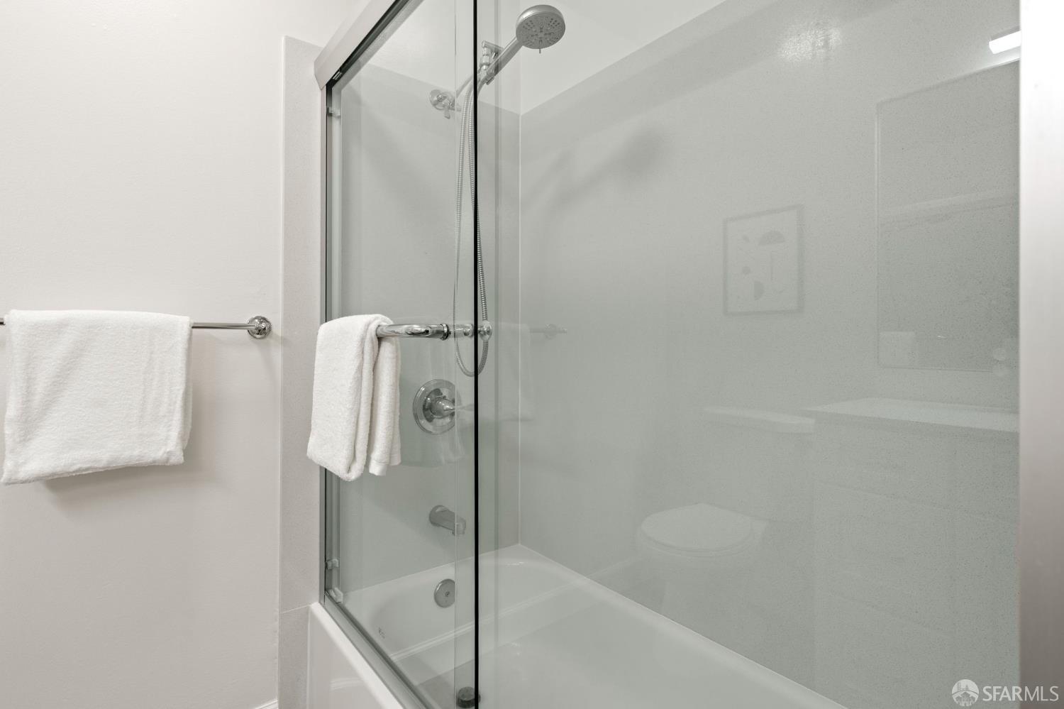 5319 Ridgeview Circle, Unit 10 El Sobrante, CA 94803 - Photo 21 of 26 a bathroom with a shower and a bath tub