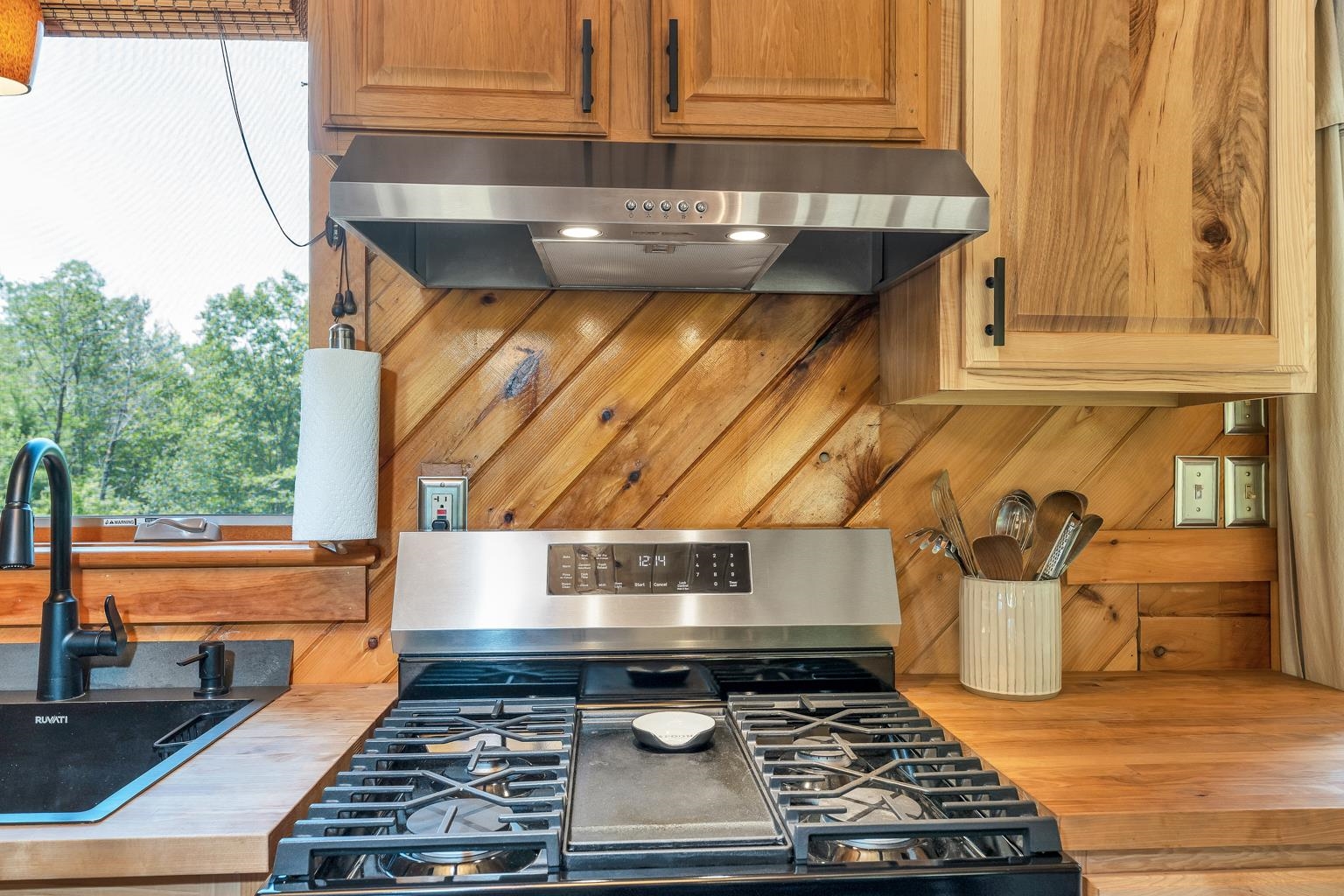 214 Middle Road Tuftonboro, NH 03816 - Photo 25 of 52
