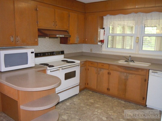 2464 Meadowfork Road Laurel Springs, NC 28644 - Photo 10 of 12 Gallery Image 10