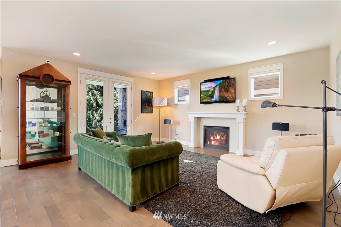 20631 Meridian Avenue South Lynnwood, WA 98036 - Photo 3 of 33