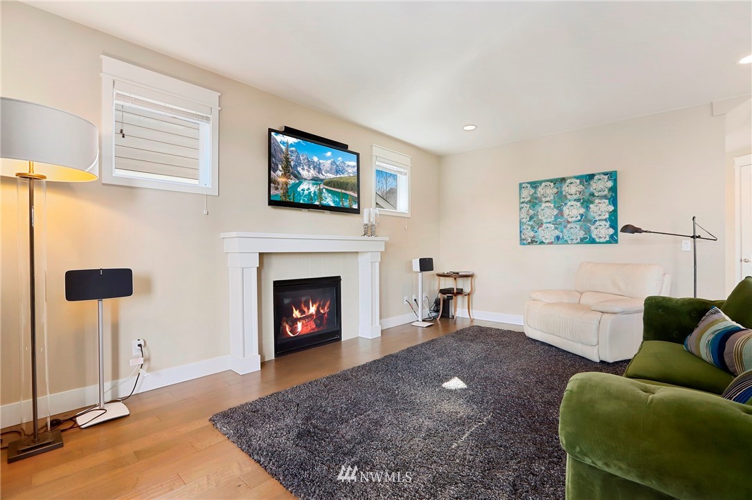 20631 Meridian Avenue South Lynnwood, WA 98036 - Photo 4 of 33
