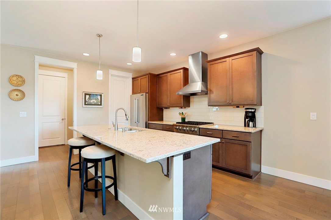 20631 Meridian Avenue South Lynnwood, WA 98036 - Photo 8 of 33