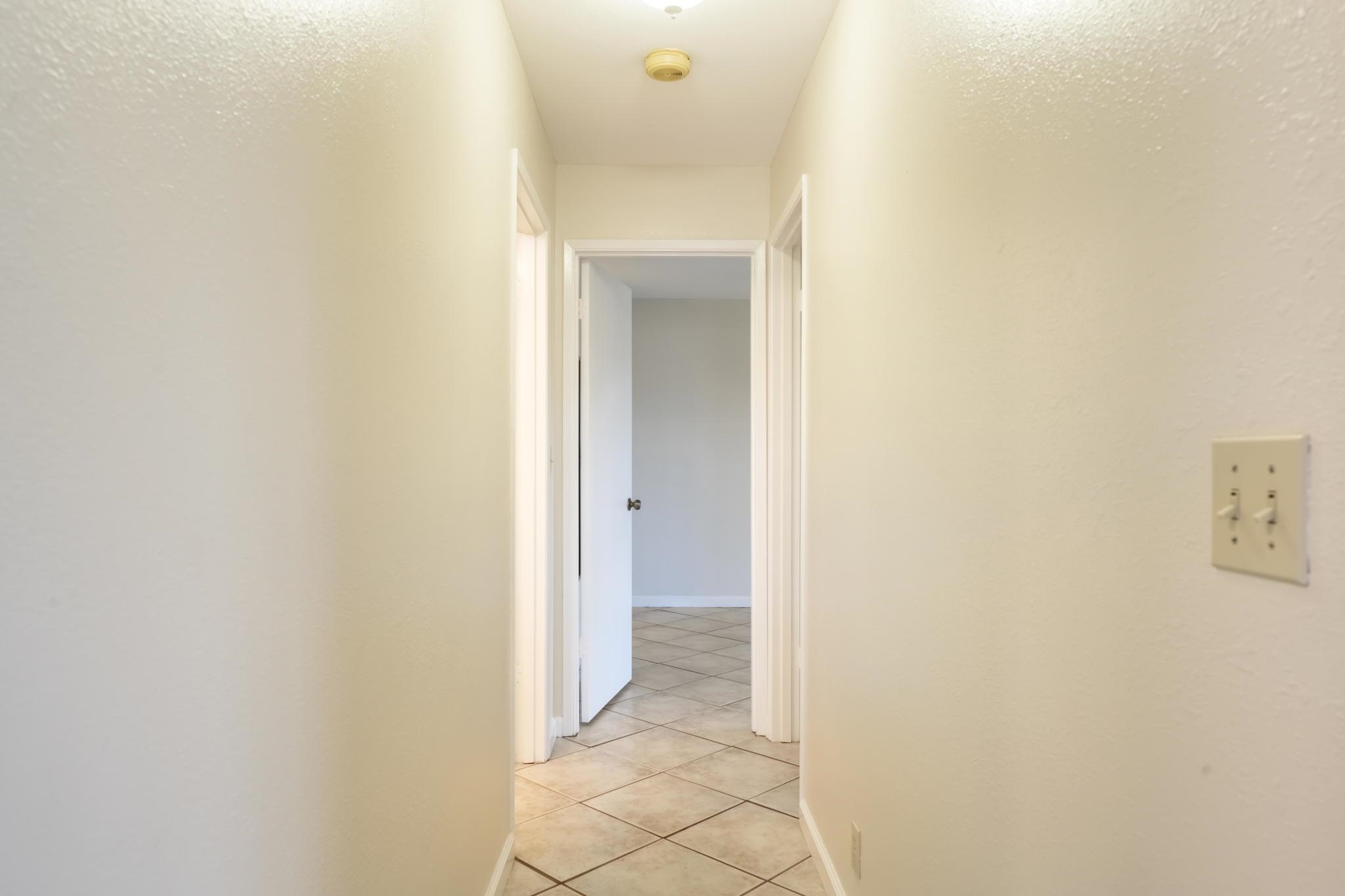 480 Kenolio Road, Unit 31205 Kihei, HI 96753 - Photo 24 of 45 a view of a hallway