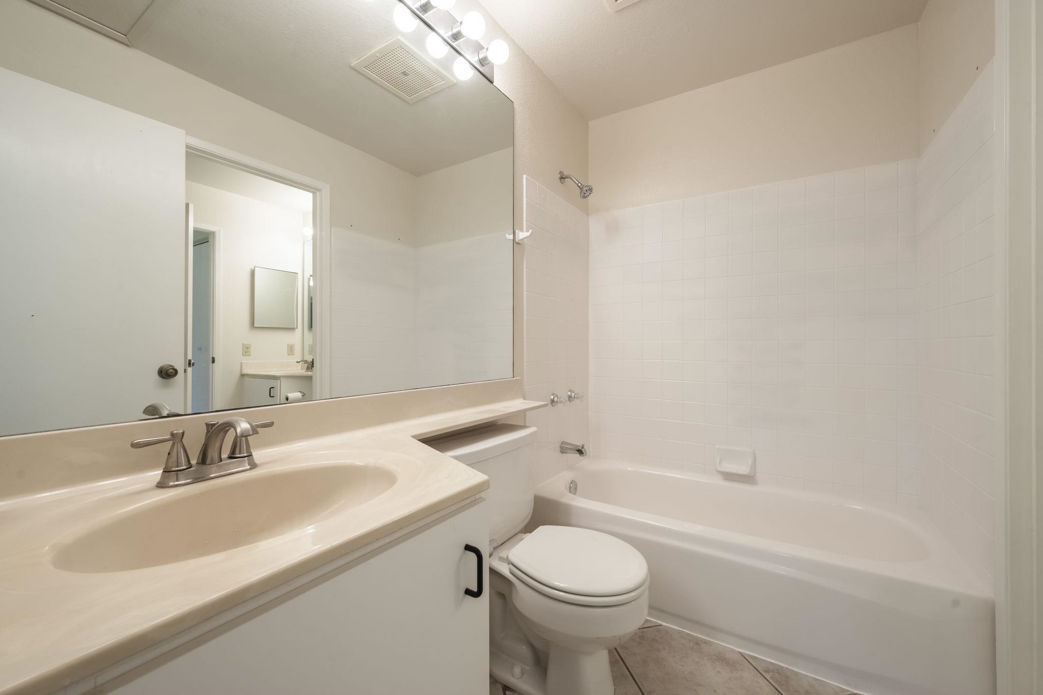 480 Kenolio Road, Unit 31205 Kihei, HI 96753 - Photo 27 of 45 a bathroom with a sink and a mirror