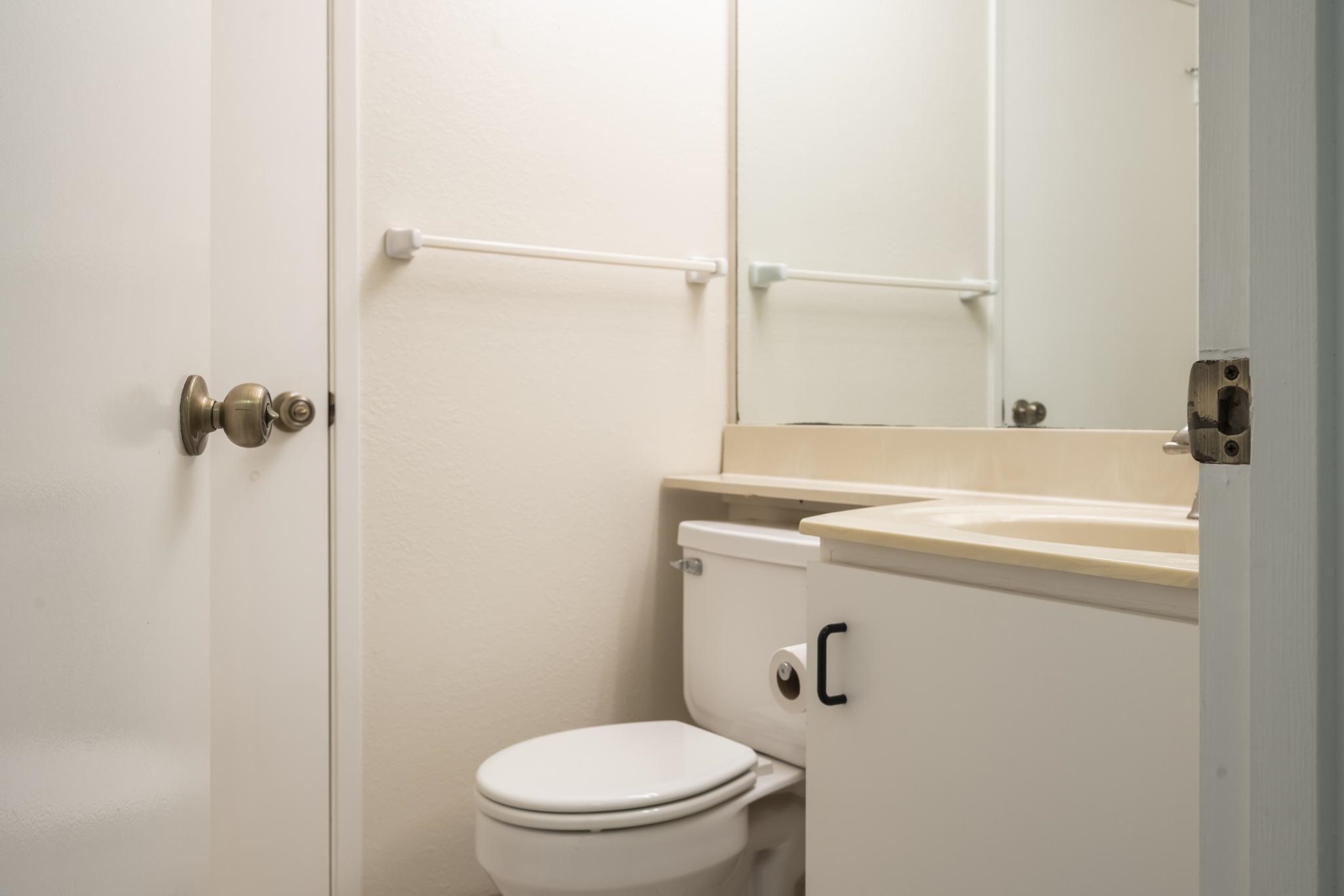480 Kenolio Road, Unit 31205 Kihei, HI 96753 - Photo 29 of 45 a bathroom with a sink a toilet and shower