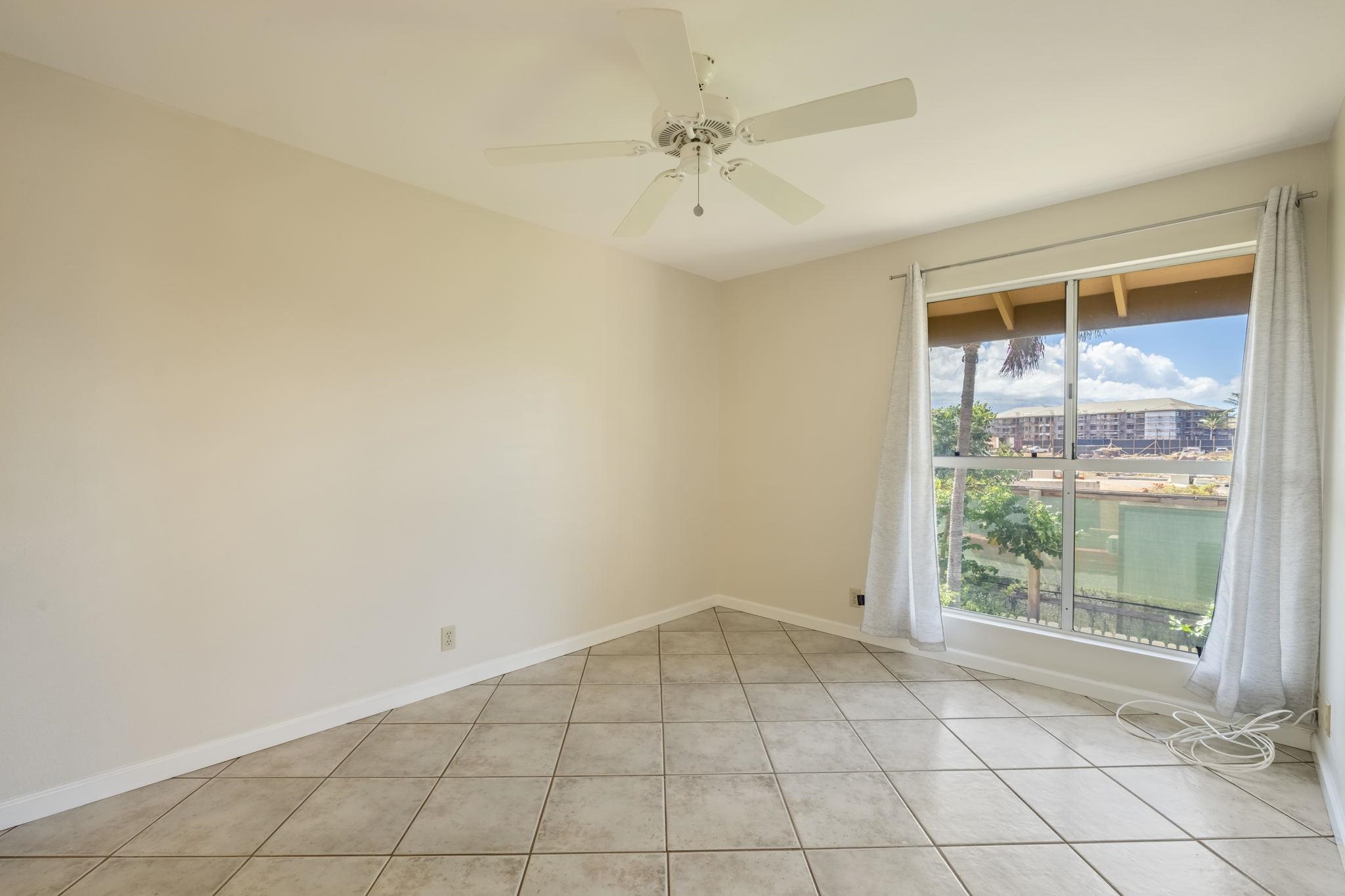 480 Kenolio Road, Unit 31205 Kihei, HI 96753 - Photo 42 of 45 an empty room with a window