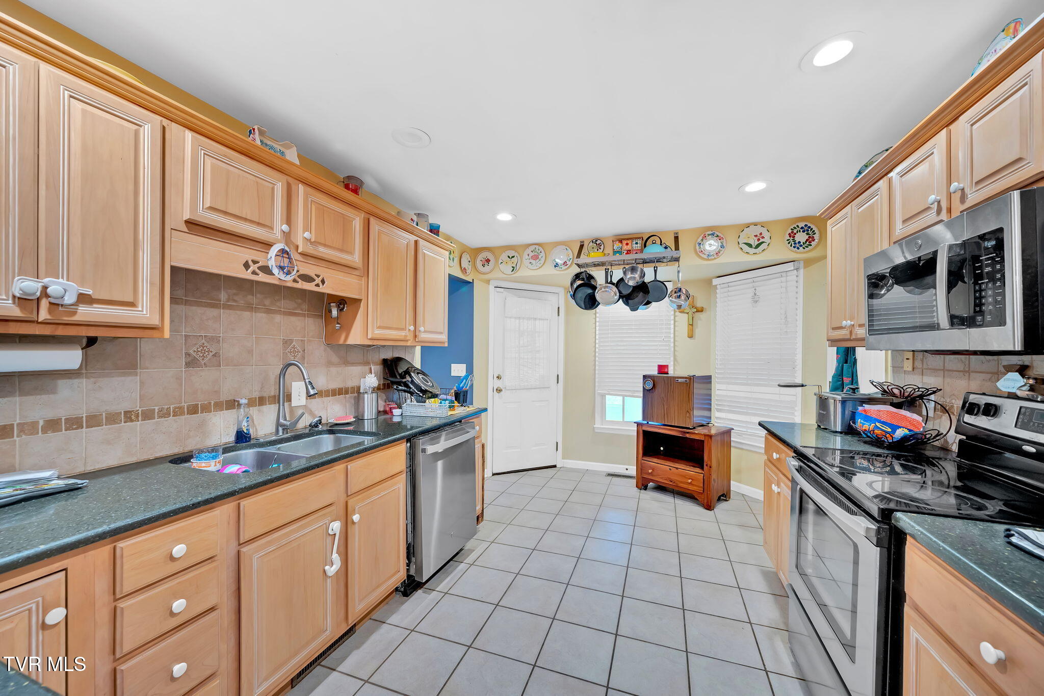 163 Springbrook Road Unicoi, TN 37692 - Photo 15 of 51 15-web-or-mls-DSC06357