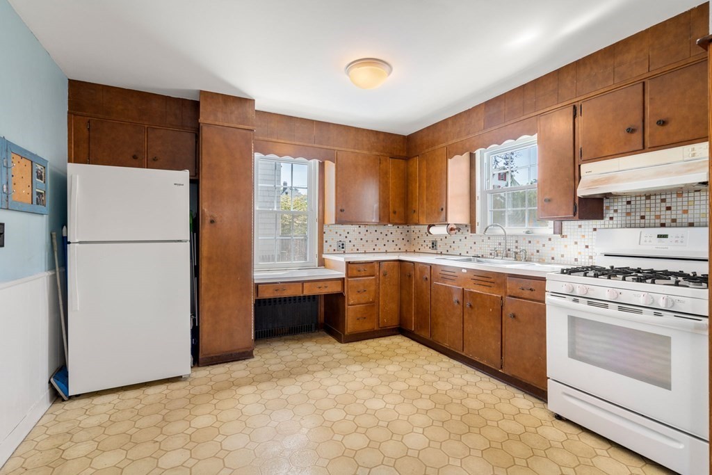 10 Bangor Road Boston, MA 02132 - Photo 6 of 21 Gallery Image 6