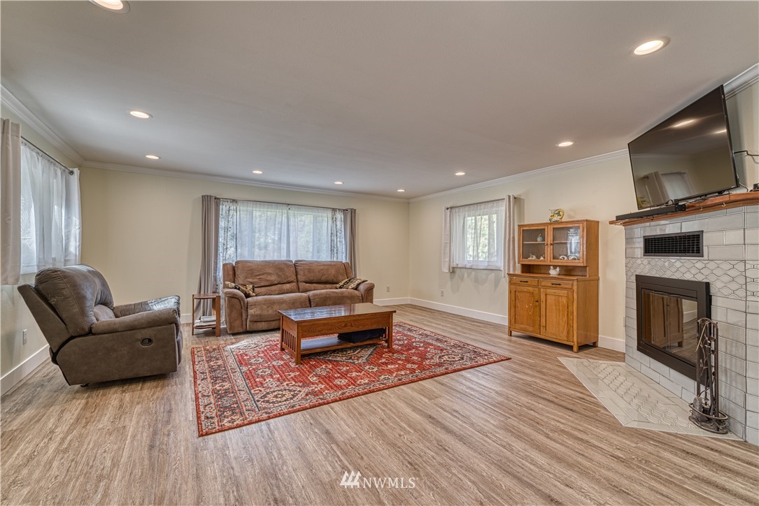 4255 Stohlton Road Southeast Port Orchard, WA 98366 - Photo 3 of 35 Gallery Image 3