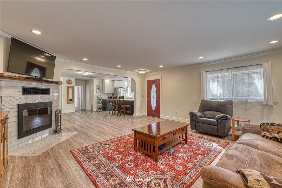 4255 Stohlton Road Southeast Port Orchard, WA 98366 - Photo 5 of 35 Gallery Image 5