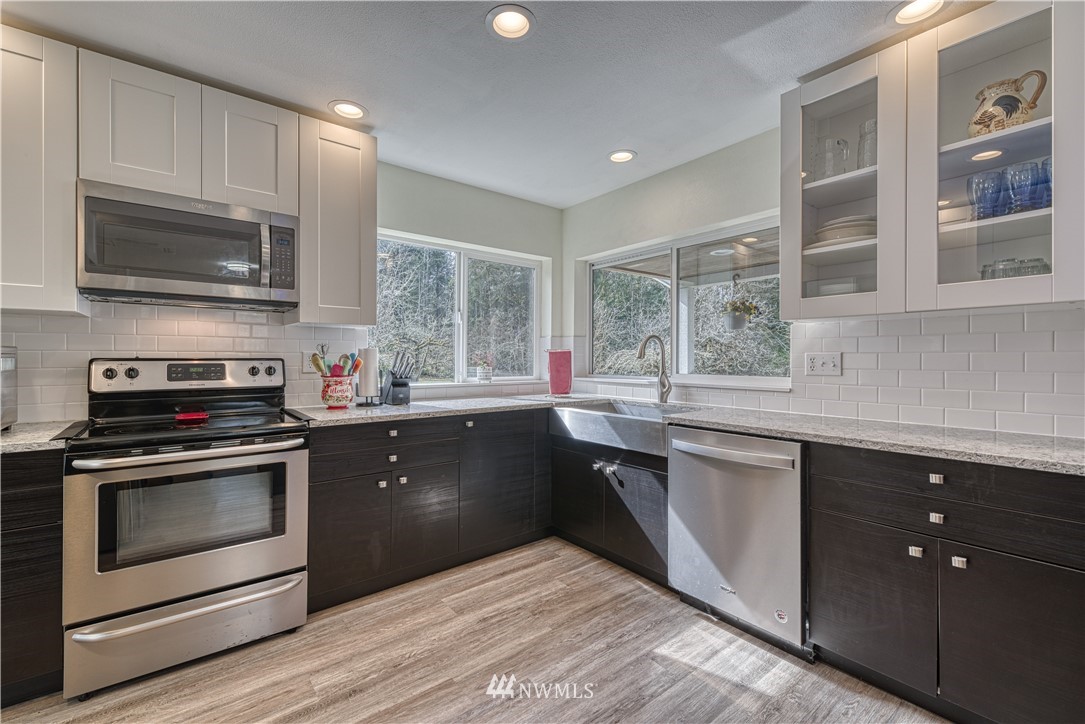 4255 Stohlton Road Southeast Port Orchard, WA 98366 - Photo 10 of 35 Gallery Image 10