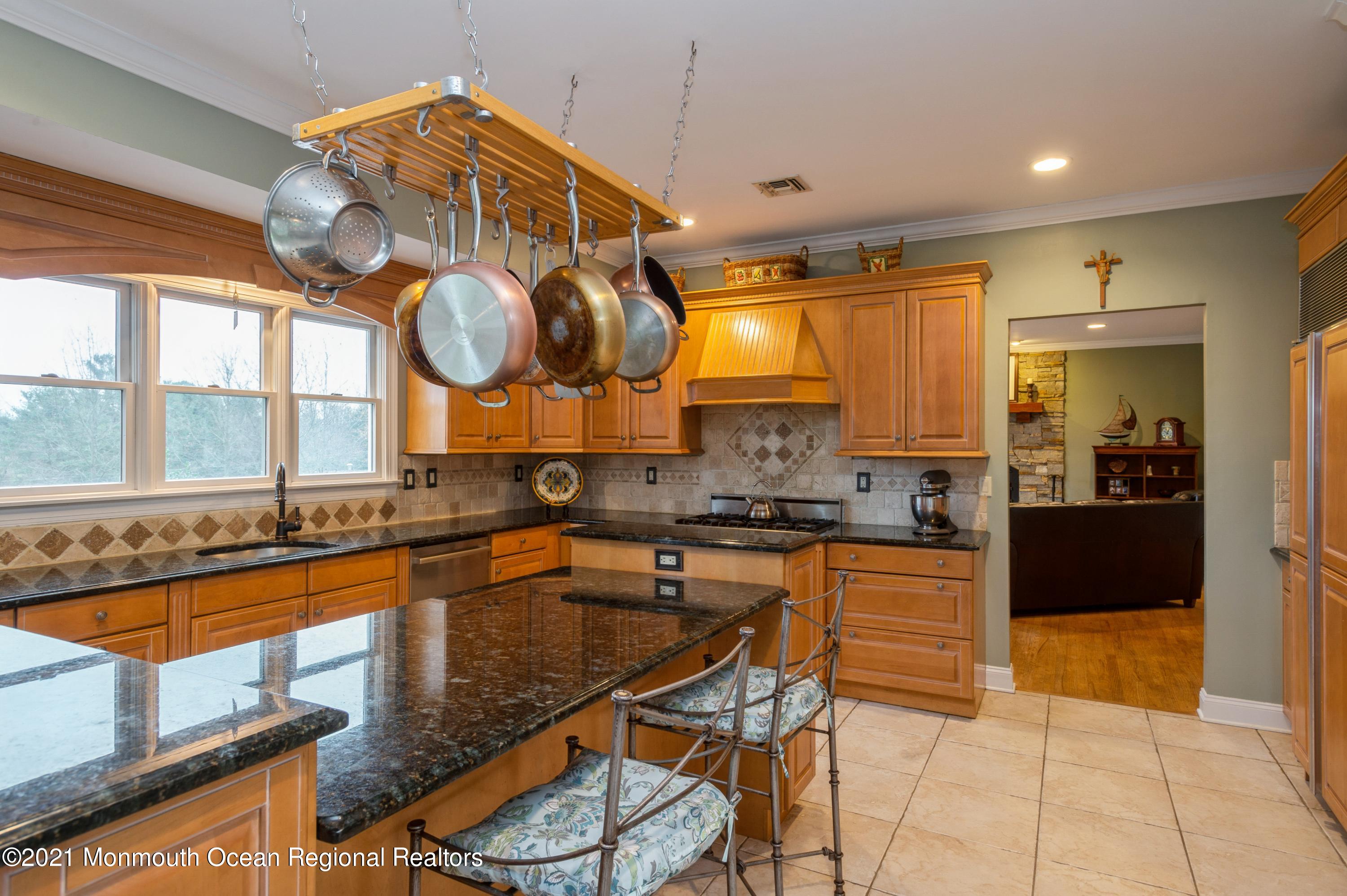 2 Pittenger Court Millstone Township, NJ 08535 - Photo 11 of 36 06_2PittengerLane_177002_Kitchen_HiRes