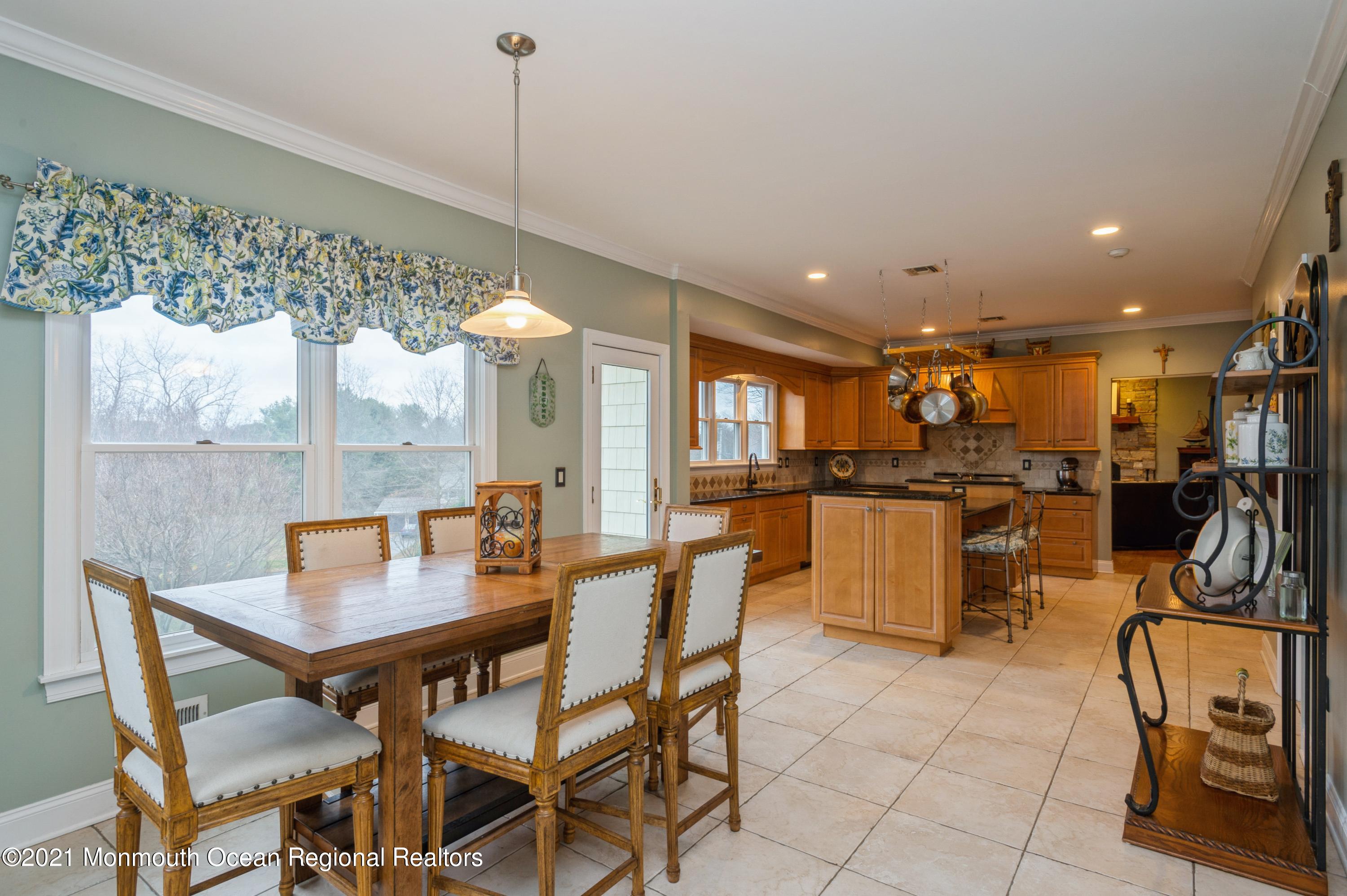 2 Pittenger Court Millstone Township, NJ 08535 - Photo 13 of 36 08_2PittengerLane_191_KitchenBreakfastRo