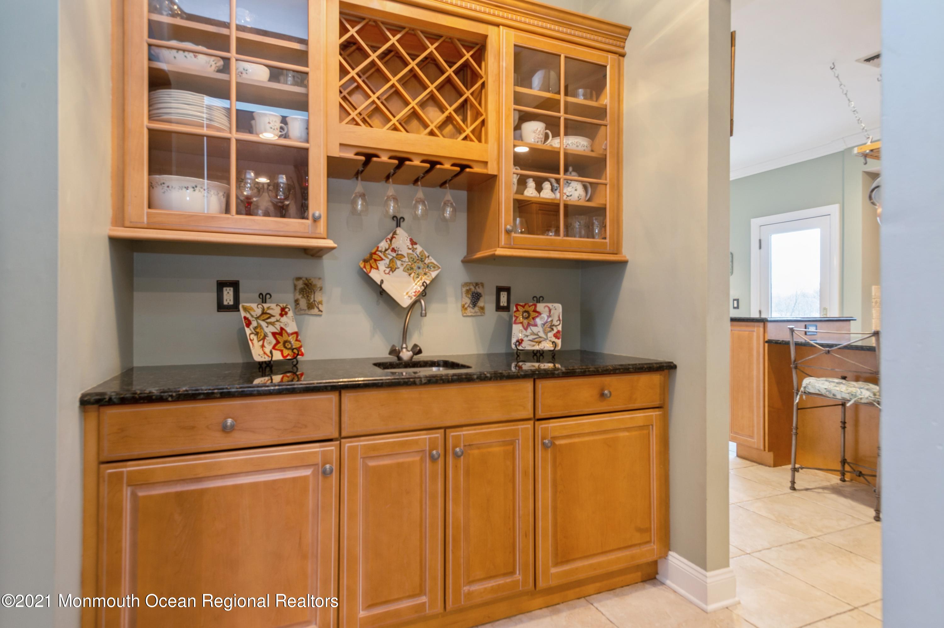 2 Pittenger Court Millstone Township, NJ 08535 - Photo 6 of 36 07_2PittengerLane_196_Butlerspantry_HiRe