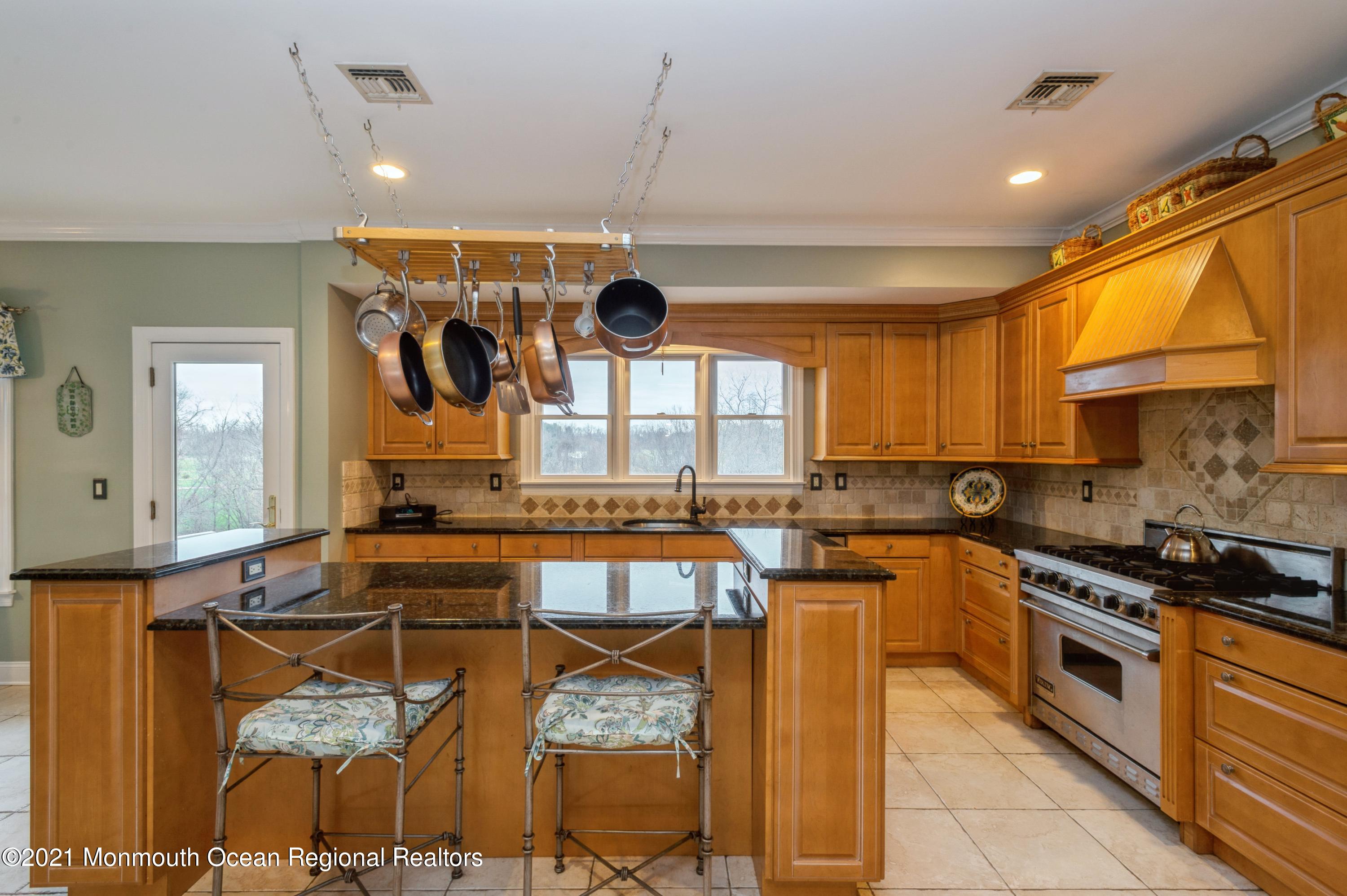 2 Pittenger Court Millstone Township, NJ 08535 - Photo 10 of 36 05_2PittengerLane_177001_Kitchen_HiRes