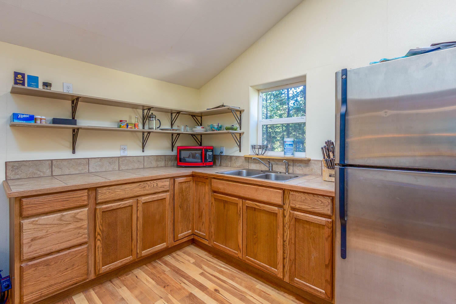 53345 Andrews Road La Pine, OR 97739 - Photo 30 of 42 RV Barn guest quarters kitchenette area.