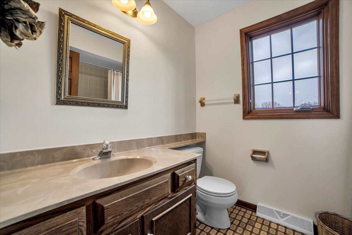 1-s221 North Flanders Lane Winfield, IL 60190 - Photo 14 of 39