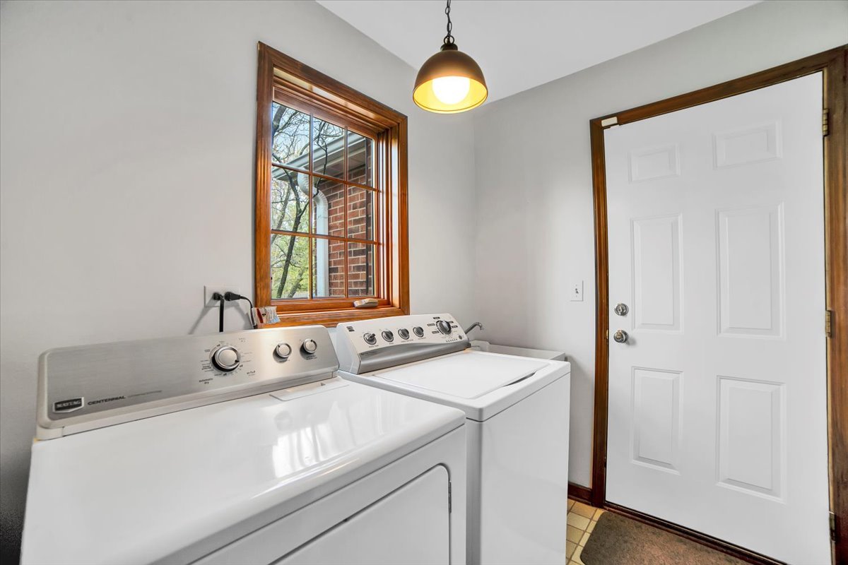 1-s221 North Flanders Lane Winfield, IL 60190 - Photo 15 of 39