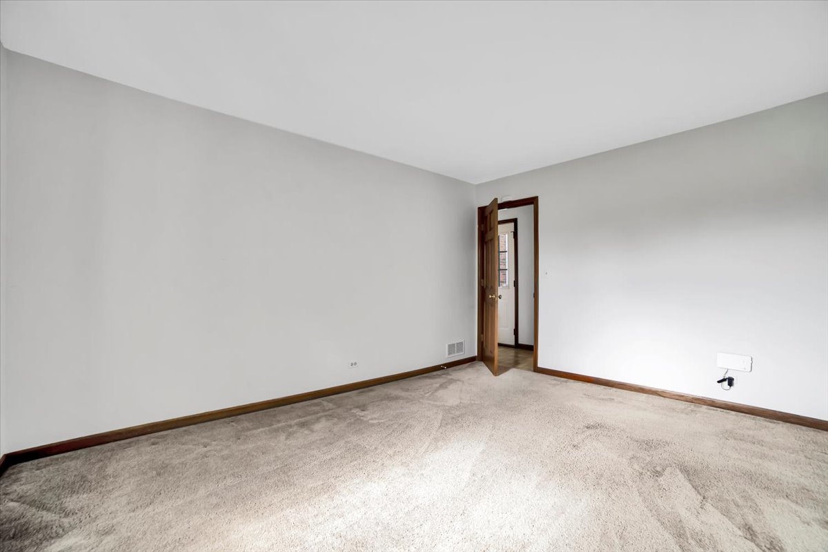 1-s221 North Flanders Lane Winfield, IL 60190 - Photo 25 of 39