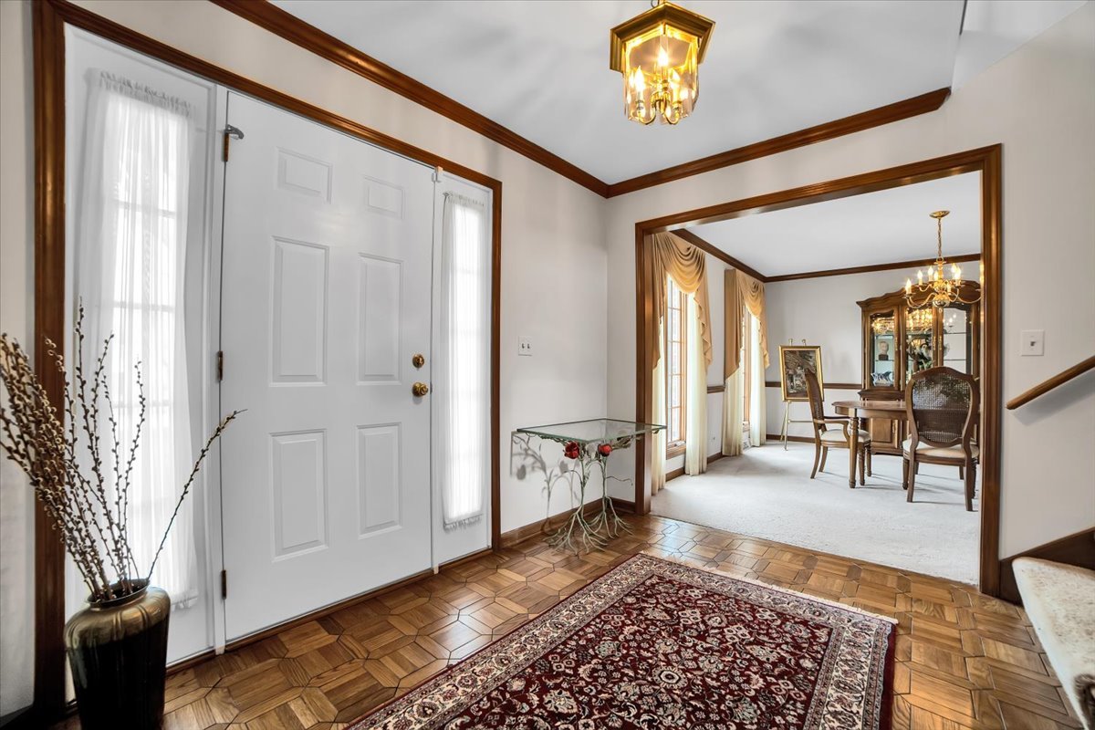 1-s221 North Flanders Lane Winfield, IL 60190 - Photo 5 of 39