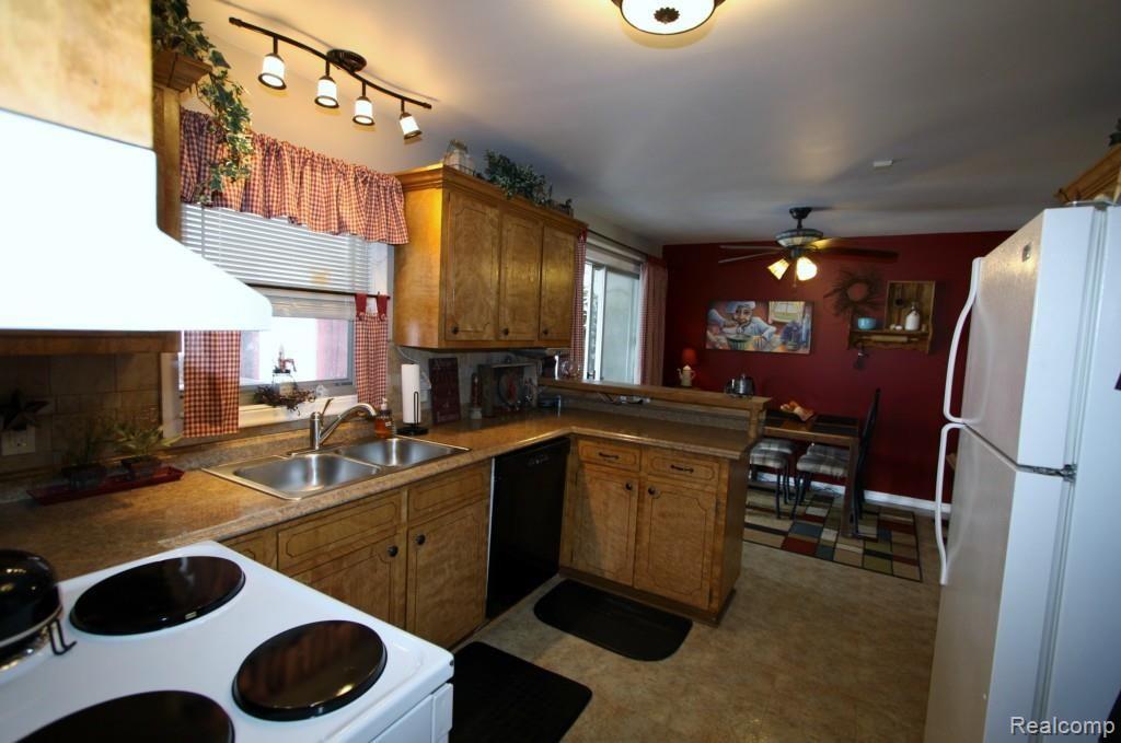 6386 Rustic Ridge Trail Grand Blanc, MI 48439 - Photo 6 of 24 005.jpg