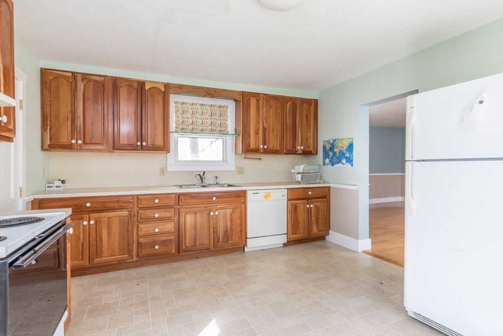 181 Clinton Road Sterling, MA 01564 - Photo 2 of 24 Gallery Image 2