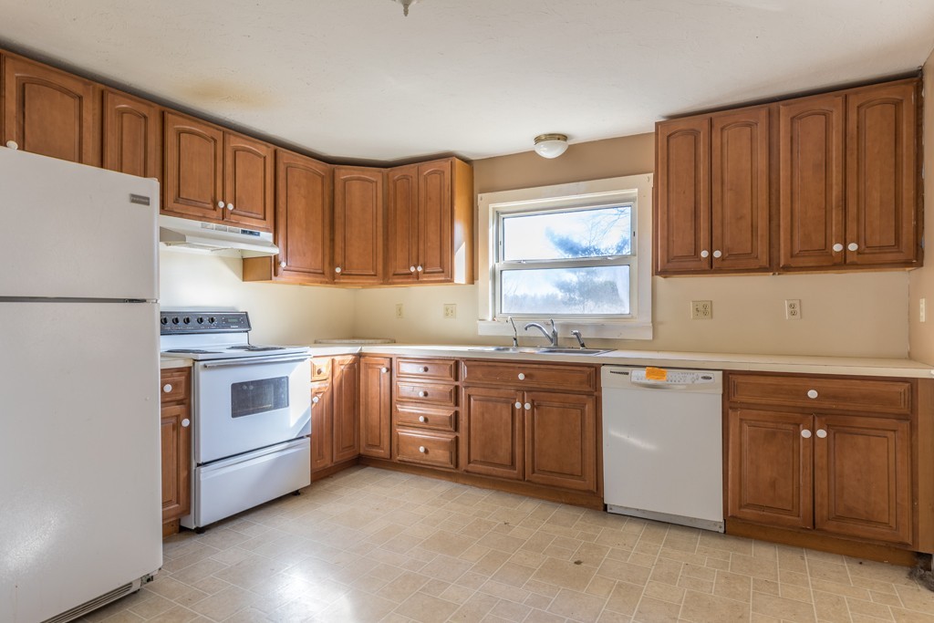181 Clinton Road Sterling, MA 01564 - Photo 10 of 24 Gallery Image 10