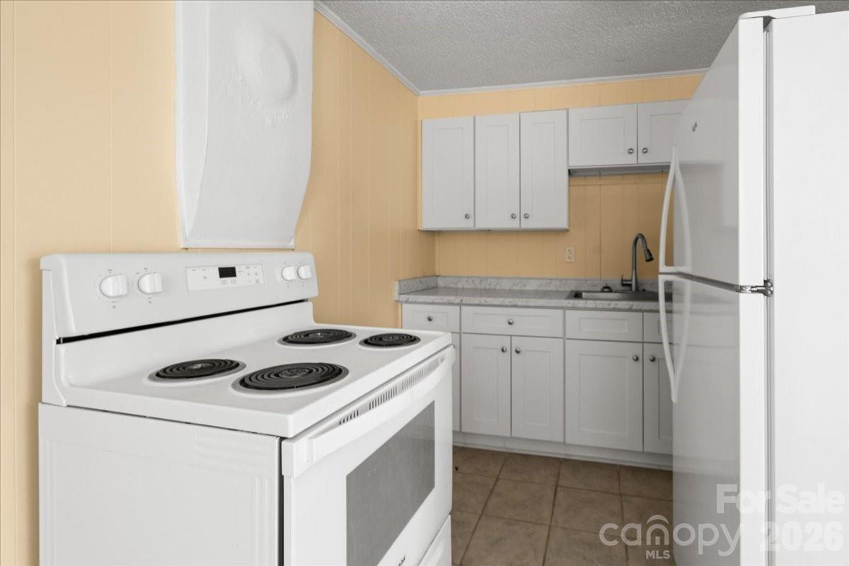 501 Church Street Cheraw, SC 29520 - Photo 22 of 48 a white kitchen with a stove top oven