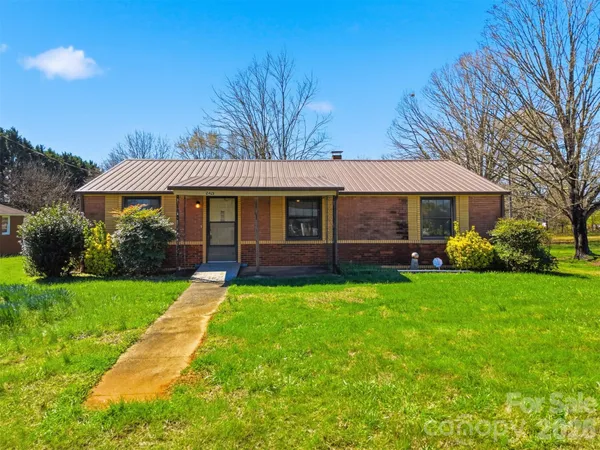 $175,000 | 2421 35th St Court Northeast, Hickory, NC 28601