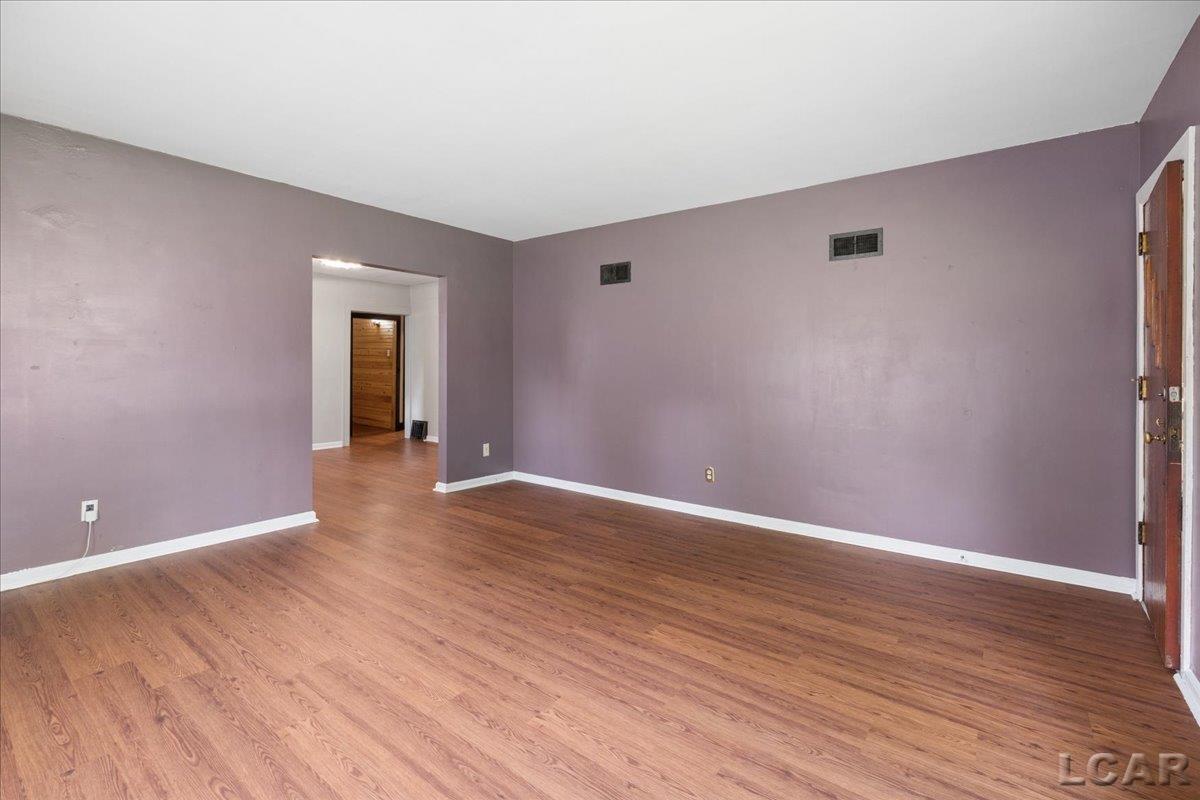 1237 Vine Street Adrian, MI 49221 - Photo 9 of 24 50213282-637ddfd7-8f24-40f1-aa38-0cbc95fa6b58.JPG