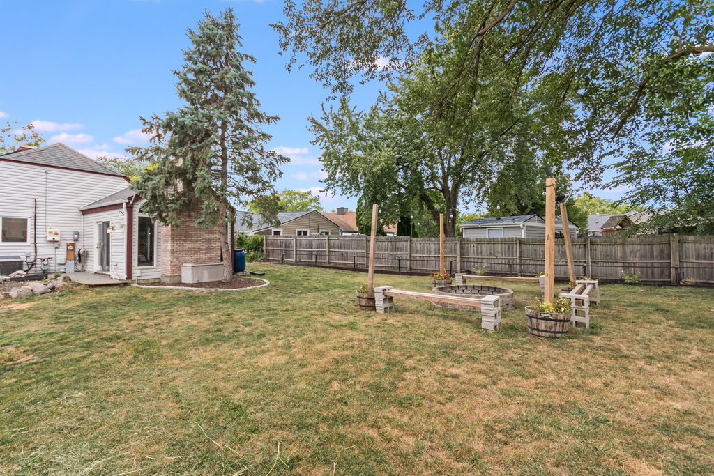 166 Heathgate Road Montgomery, IL 60538 - Photo 2 of 3 a view of a house with backyard and sitting area